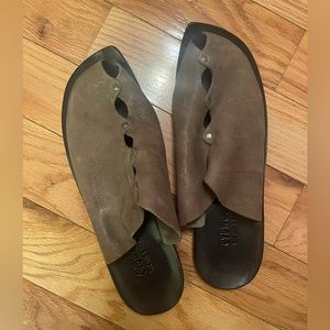 Cydwoq mules gray-brown